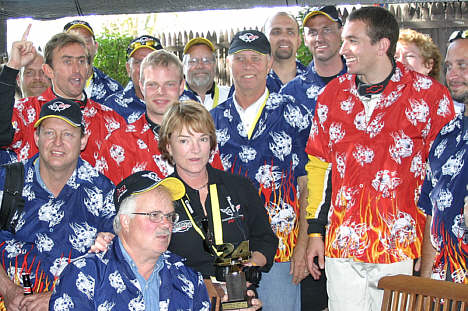 Sejren i 2004 blev fejret med vilde kranium skjorter.
(Foto: Jan Kaiser)